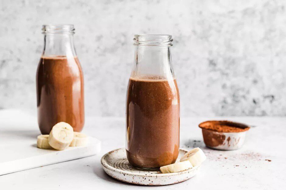 Almond Bliss Smoothie A super quick, summery recipe for you all for our last week of summer! We know some of you don't like to have warm drinks on hot days so this is a great alternative to get your daily cacao kick without the heat...ππ»π΄πΏπ²π±πΆπ²π»π