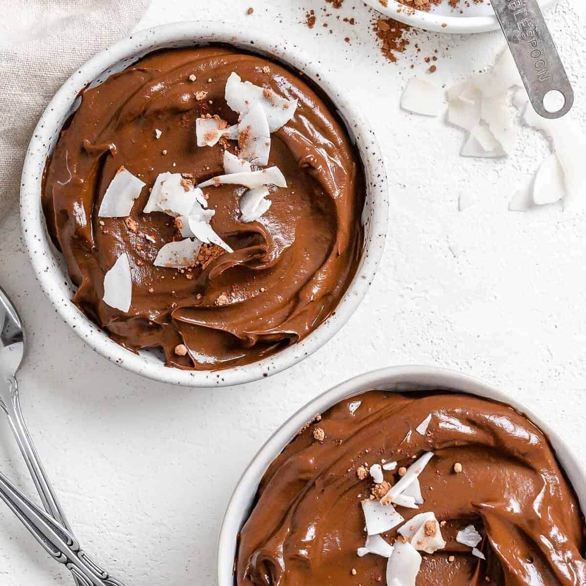 Superfood Chocolate Pudding This DELICIOUS and super simple "pudding" is chock-full of alllll the good stuff: complex carbohydrates (banana, flax seed), good fats (avocado, cacao, flax seed), protein (flax seed), prebiotics (banana), B vitamins (avocado,