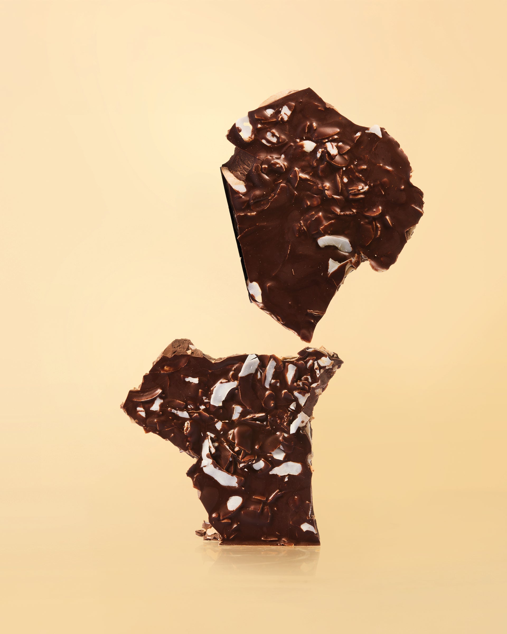 Coconut Chip Chocolate 150g - by Suestro